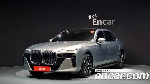 BMW 7 Series (G70) 2023 Серебристо-серый из Кореи
