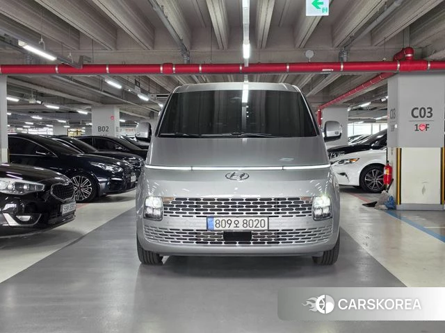 Hyundai Staria 2023 Светло-серебряный цвет из Кореи