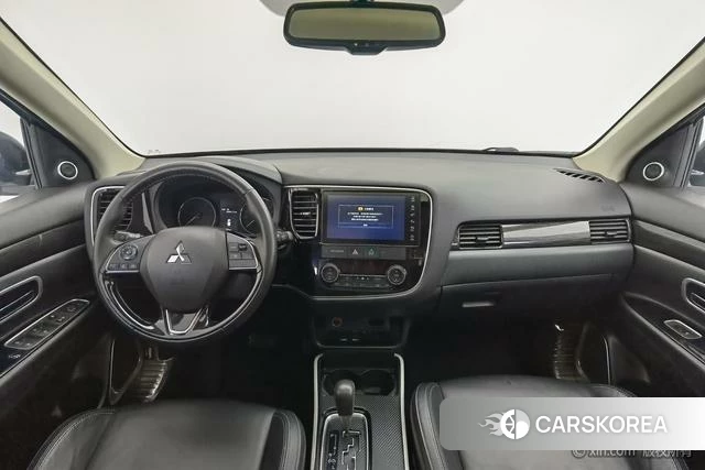 Mitsubishi  Outlander 2020 Белый из Китая