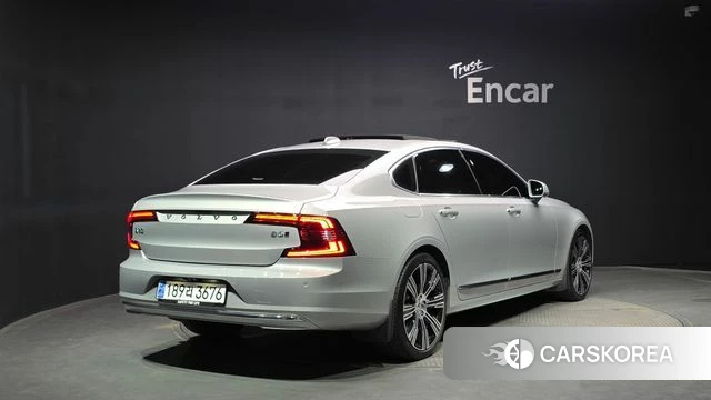 Volvo S90 2023 Серебристо-серый из Кореи