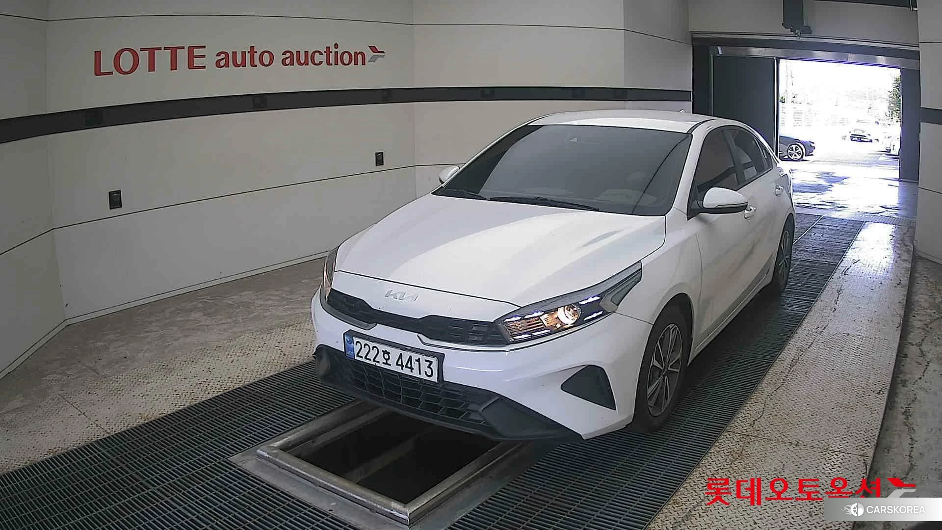 Kia K3 2024 Snow White Pearl из Кореи