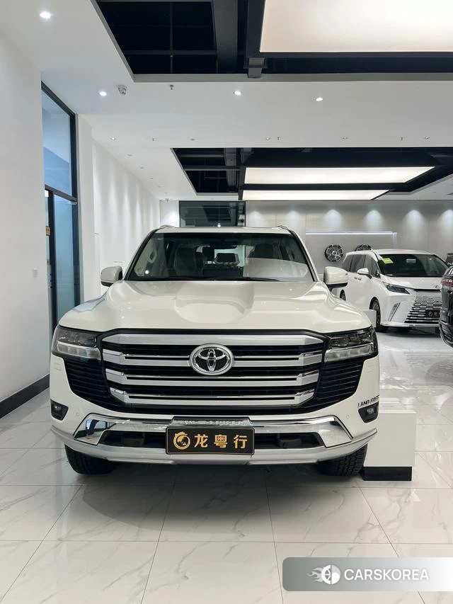 Toyota Land Cruiser (imported) 2024 Белый из Китая