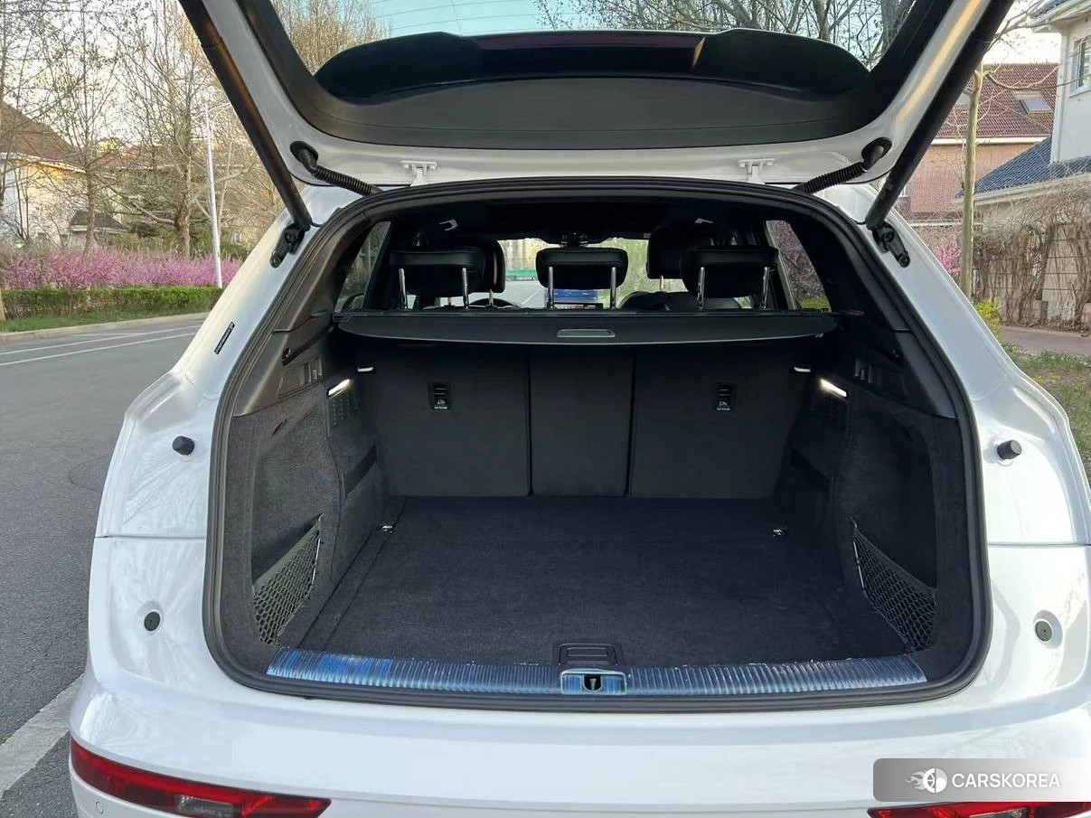 Audi Q5L 2023 Белый из Китая