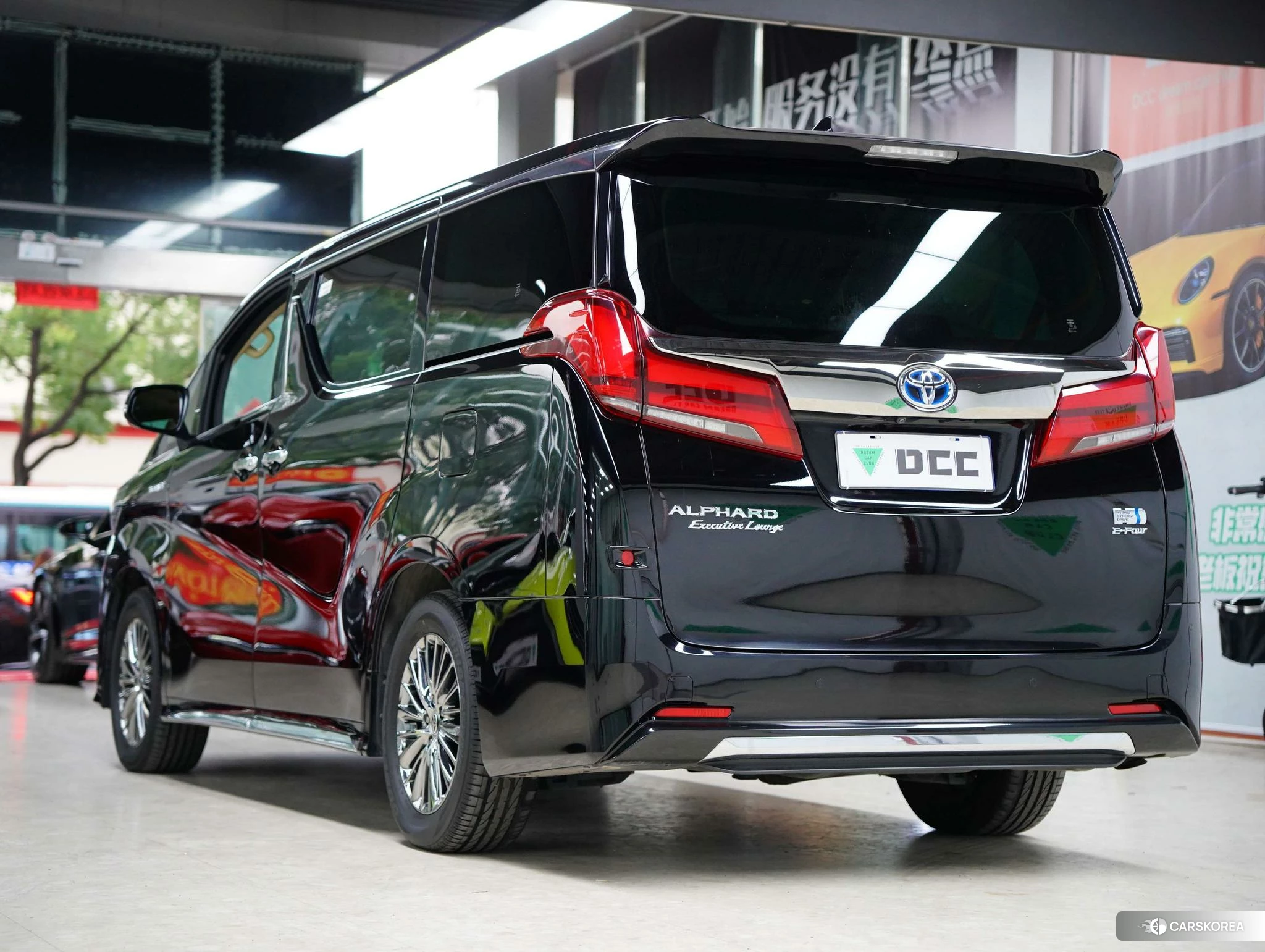 Toyota Elfa 2022 Черный из Китая