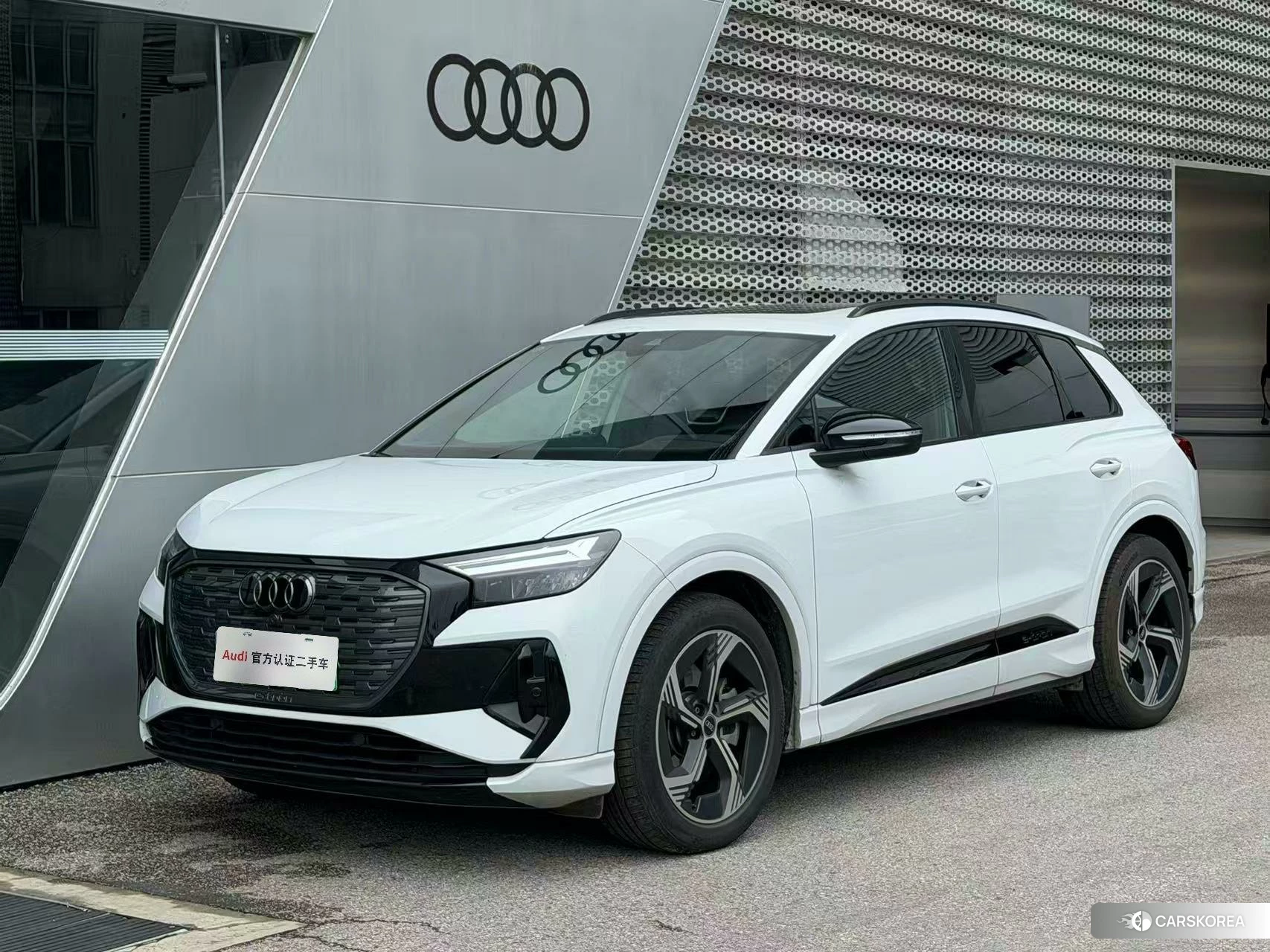 Audi Q4 2023 Белый из Китая