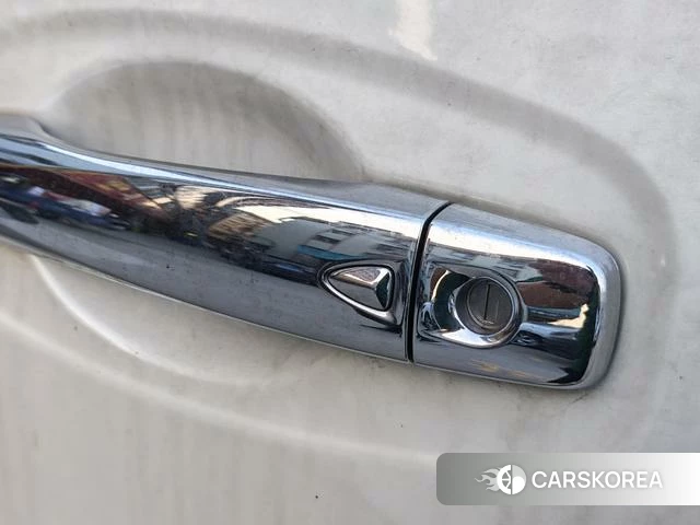 Nissan Qijun 2024 Белый из Китая
