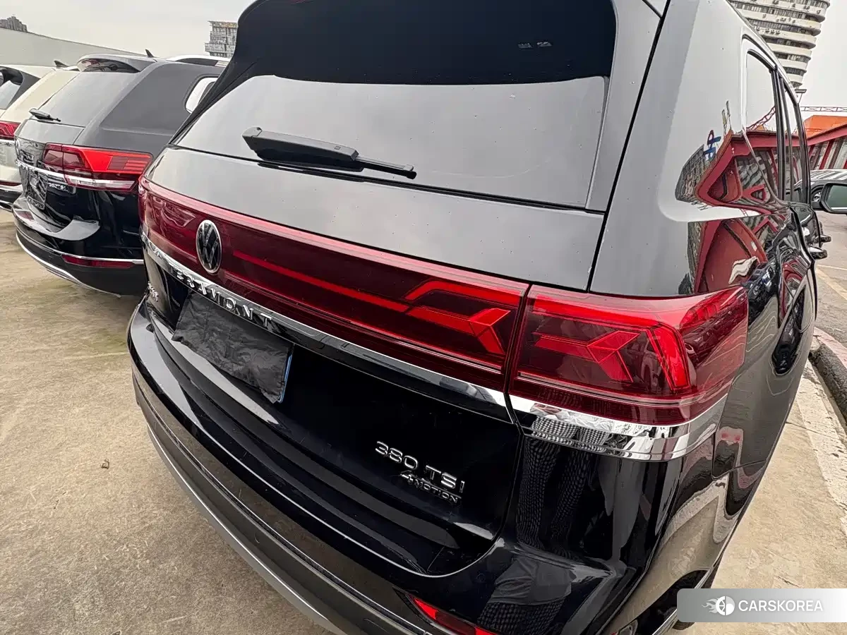 Volkswagen Touareg 2022 Черный из Китая