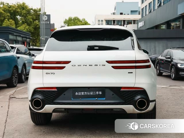 Genisys GV70 2024 Белый из Китая