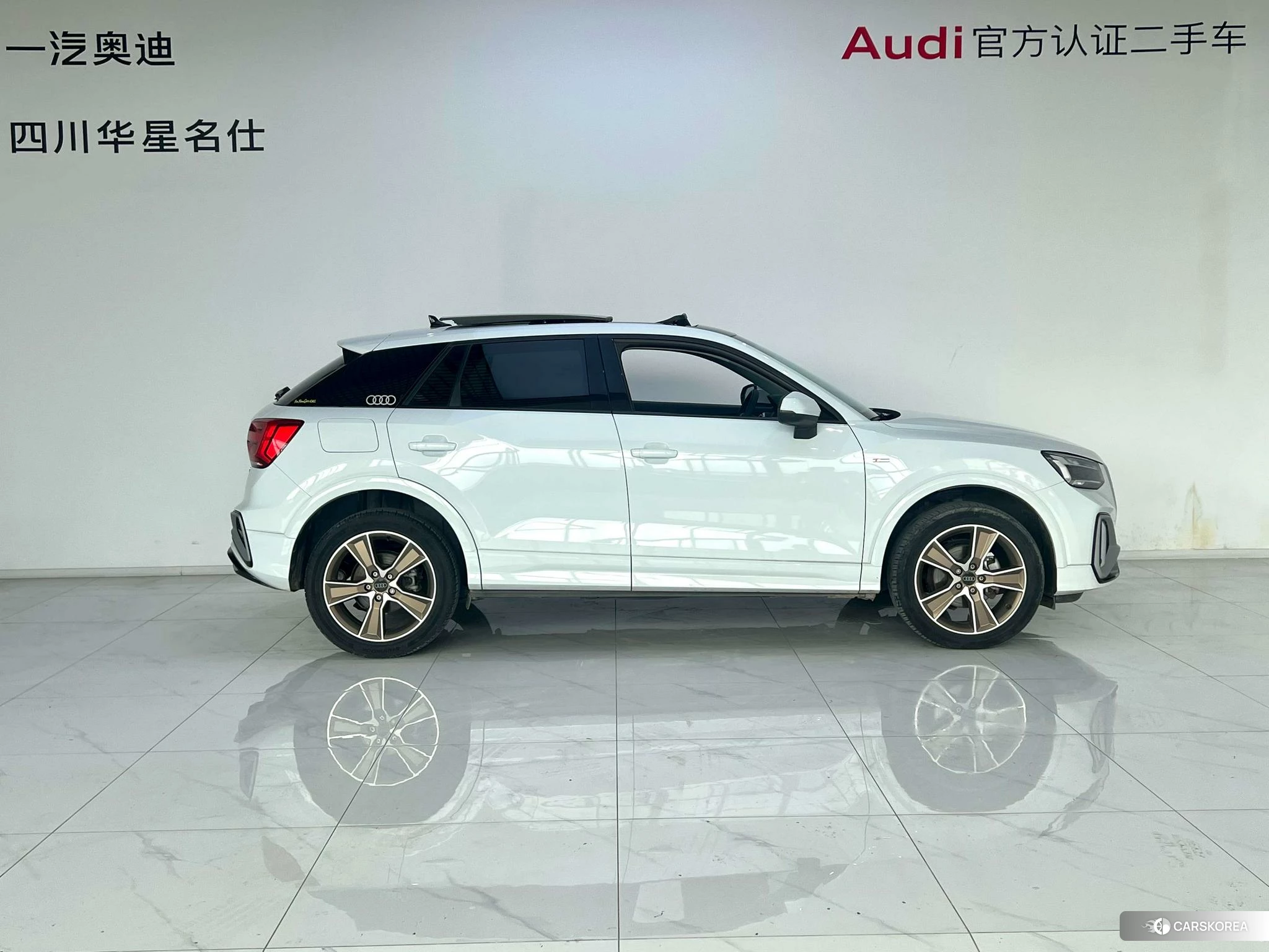 Audi Q2L 2021 Белый из Китая