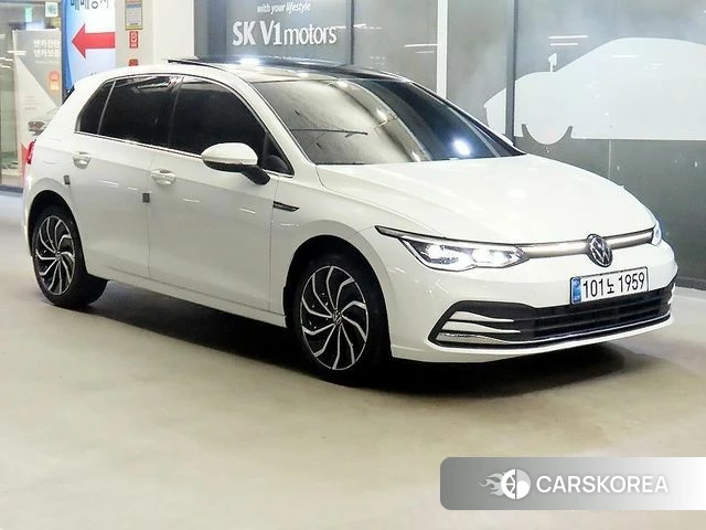 Volkswagen Golf 8th Generation 2023 Белый из Кореи