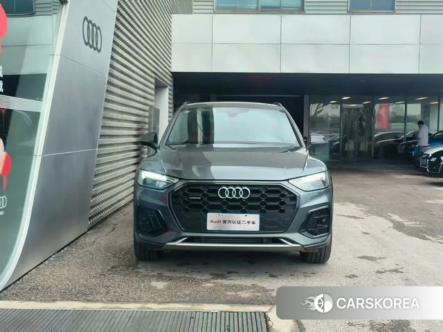 Audi Q5L 2024 Темно-серый из Китая