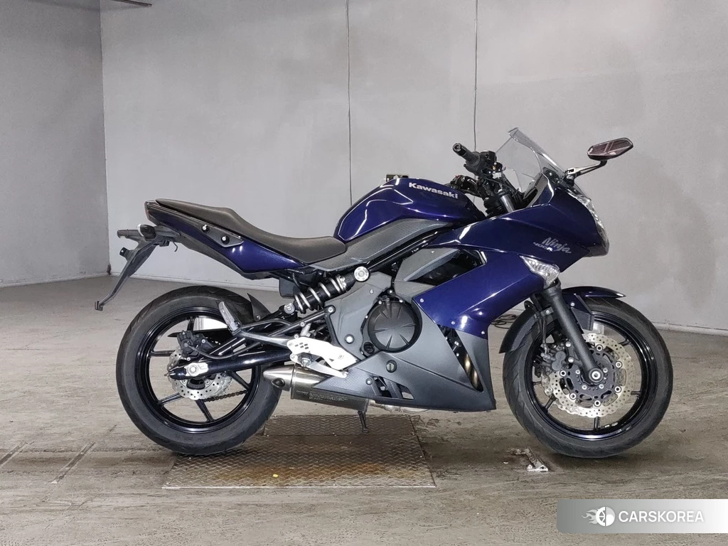 Проданный Kawasaki NINJA 400R 2011 из Японии