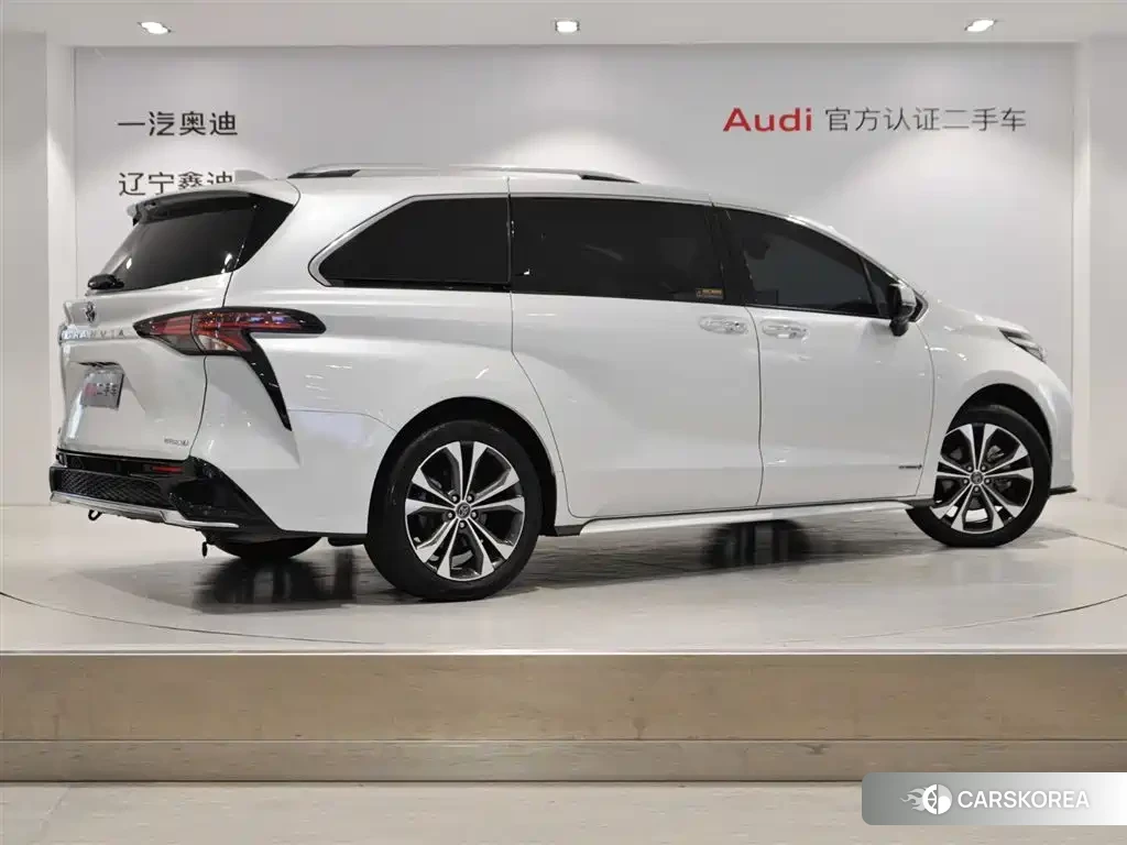 Toyota Granvia 2023 Белый из Китая
