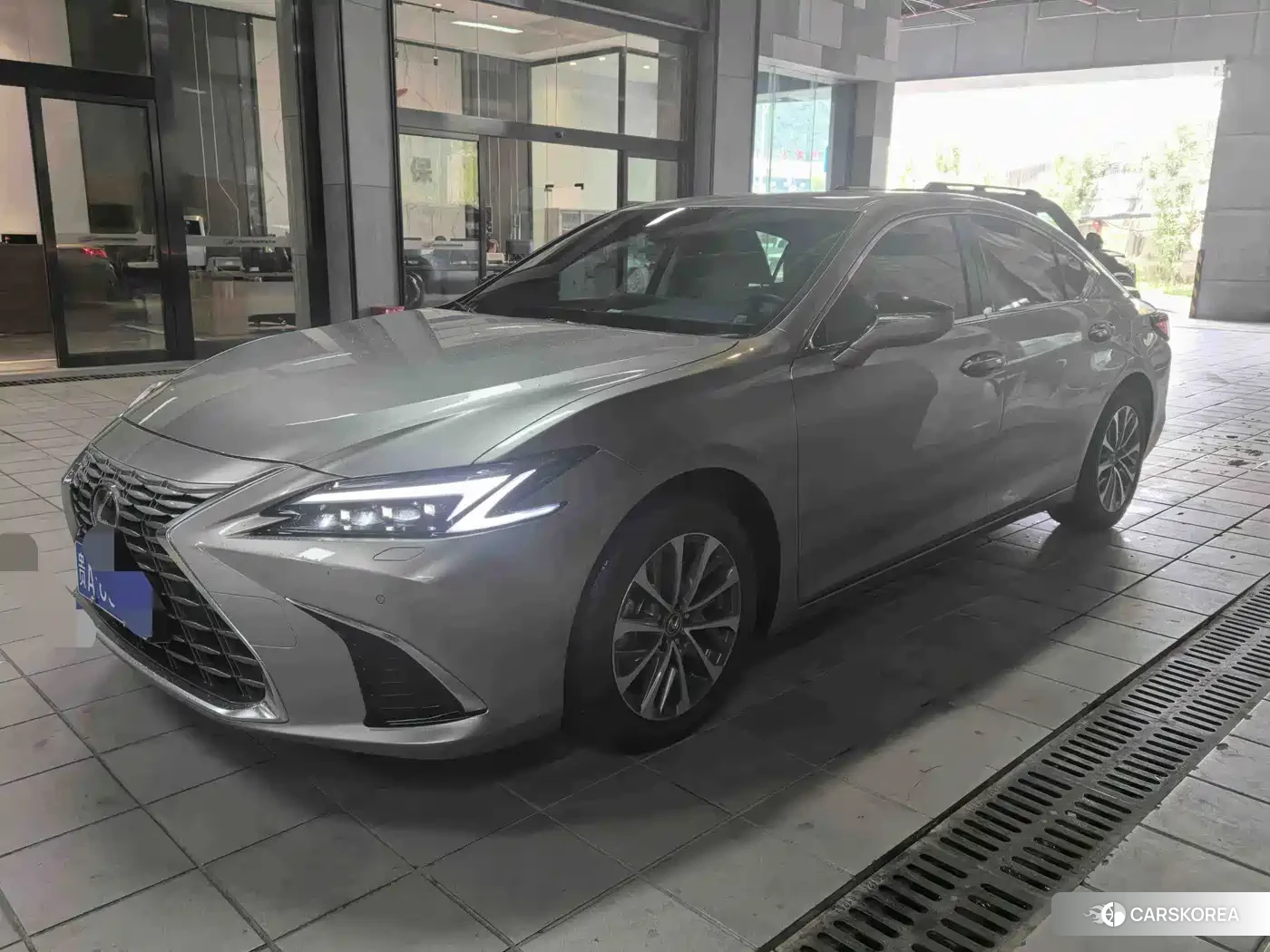 Lexus ES 2025 Silver/gray из Китая
