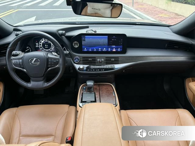 Lexus LS 2021 Серебристо-серый из Китая