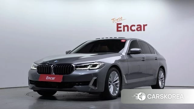 BMW 5 Series (G30) 2023 Серебристо-серый из Кореи