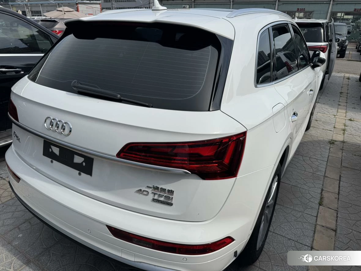 Audi Q5L 2021 Белый из Китая