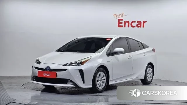 Toyota Prius 4th Generation 2021 Белый из Кореи