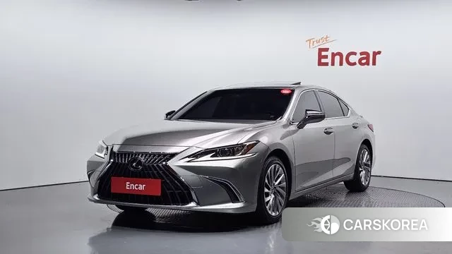 Lexus ES300h 7th generation 2023 Серебристо-серый из Кореи