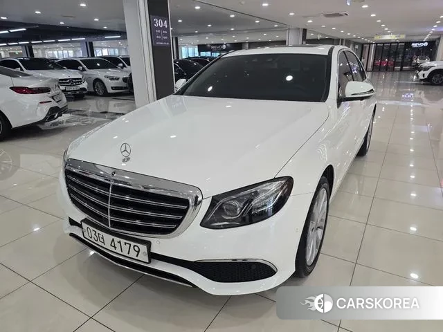Mercedes-Benz E-Class W213 2018 Белый из Кореи