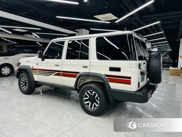 Toyota Land Cruiser 70 Series 2025 Белый из Китая