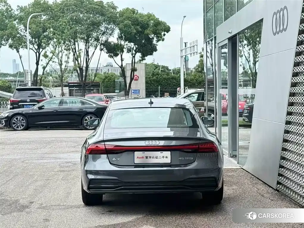 Audi A7 2025 Silver/gray из Китая