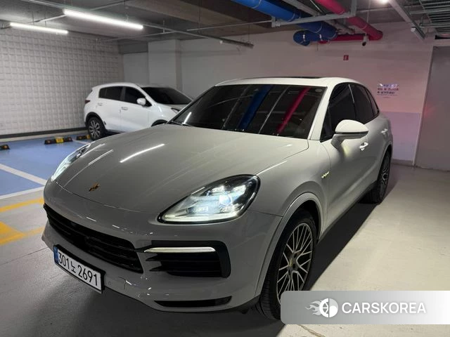 Porsche Cayenne (PO536) 2023 Цвет галактики из Кореи