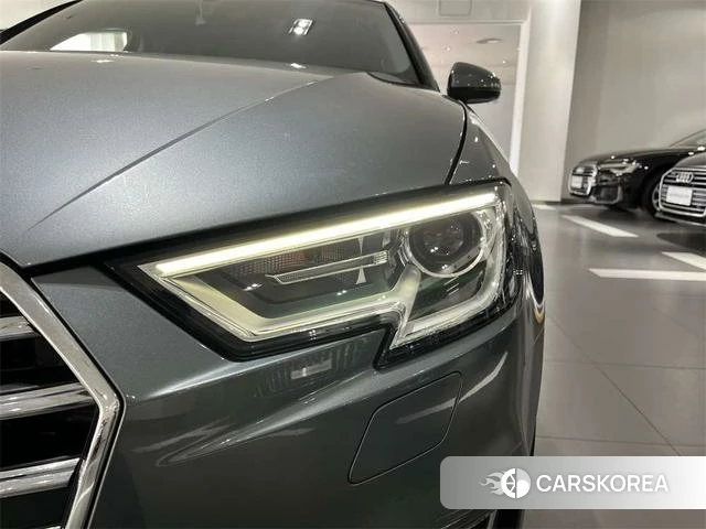 Audi A3 2020 Темно-серый из Китая