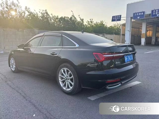 Audi A6L 2021 Черный из Китая