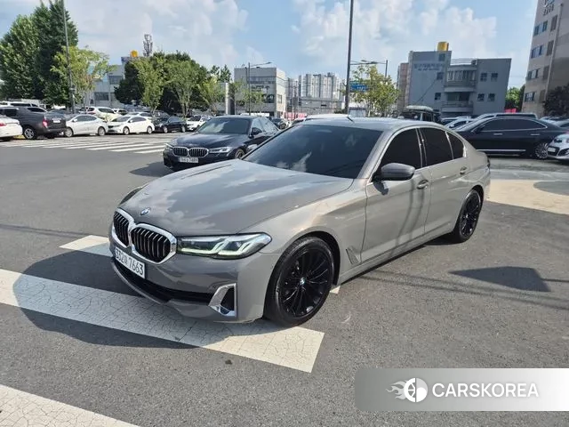 BMW 5 Series (G30) 2021 Серебристо-серый из Кореи