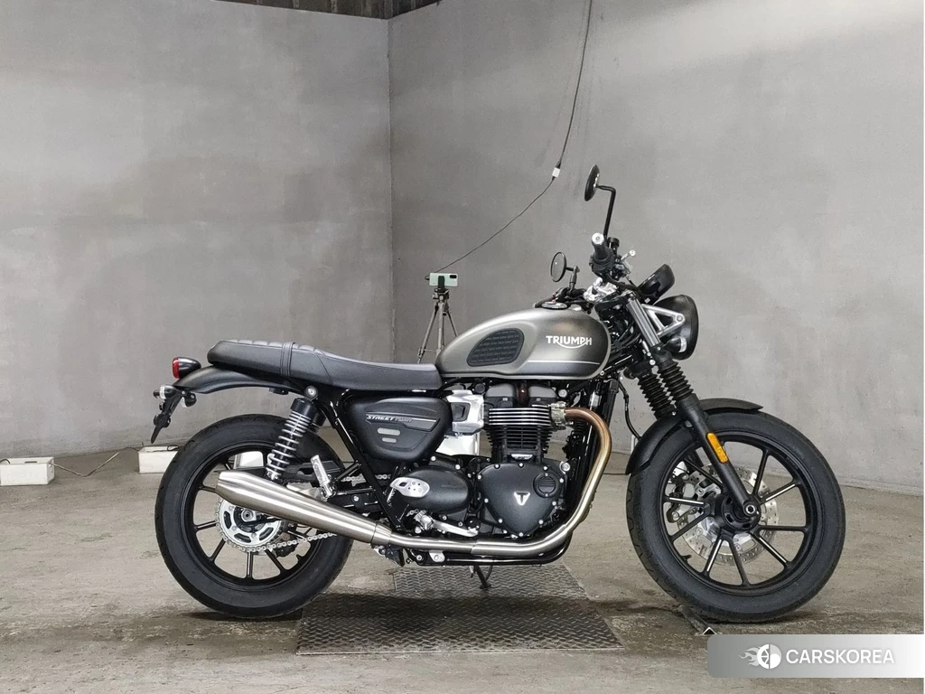 Проданный Triumph STREET TWIN 2022 из Японии