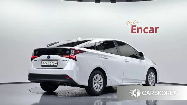 Toyota Prius 4th Generation 2022 Белый из Кореи