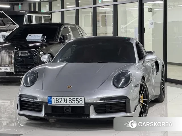 Porsche 911(992) 2022 Серебристо-серый из Кореи