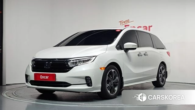Honda Odyssey 2023 Белый из Кореи