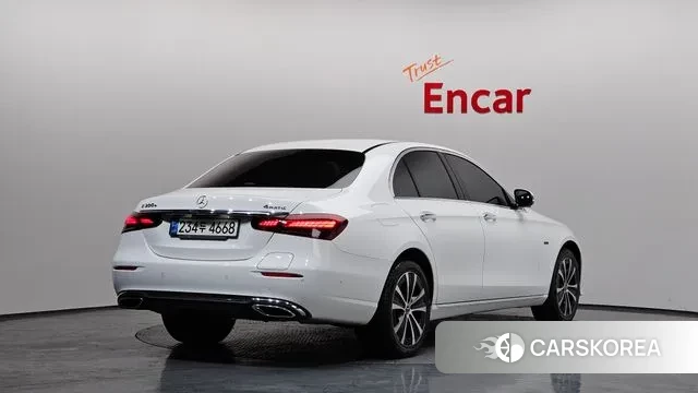 Mercedes-Benz E-Class W213 2021 Белый из Кореи