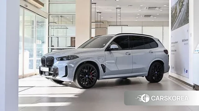 BMW X5 (G05) 2024 Светло-серебряный цвет из Кореи