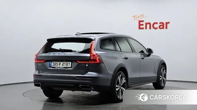 Volvo V60 Cross-Country 2nd Generation 2021 Серый из Кореи