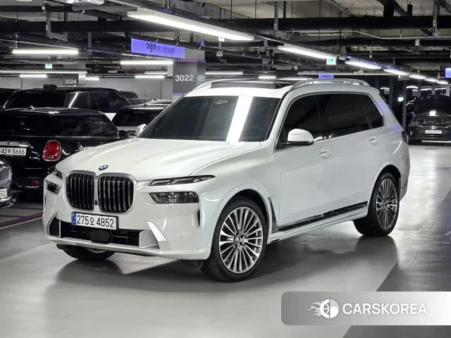 BMW X7 (G07) 2025 Белый из Кореи