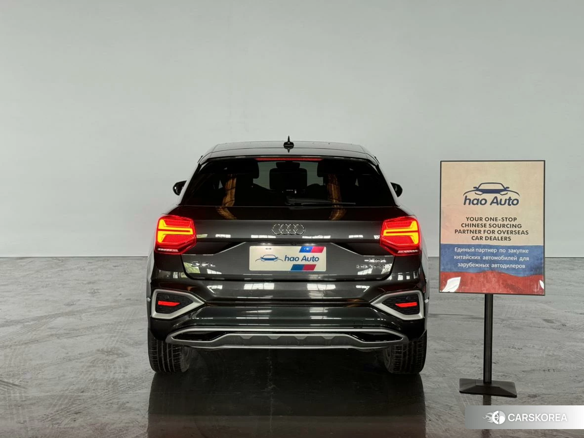 Audi Q2L 2021 Черный из Китая