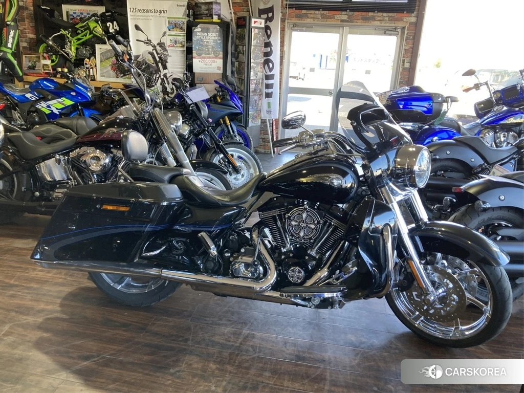 Проданный Harley-Davidson Road King Custom FLHRSE1800CVO 2013 из Японии
