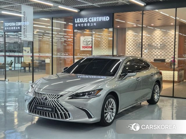 Lexus ES300h 7th generation 2025 Песочный из Кореи