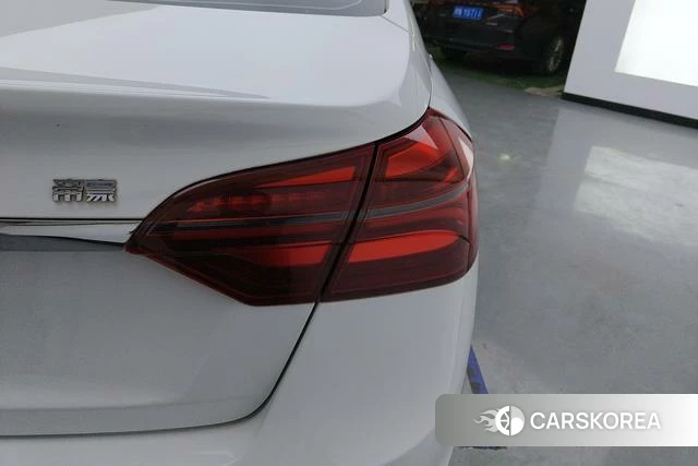 Geely Automobile Emgrand 2019 Белый из Китая