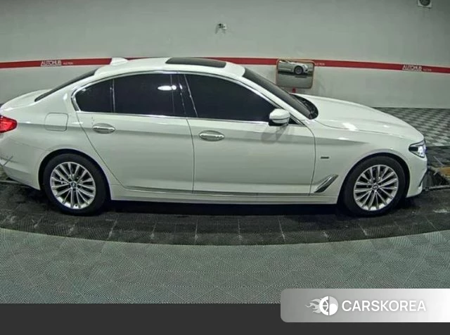 BMW 5 Series (G30) 2018 Белый из Кореи