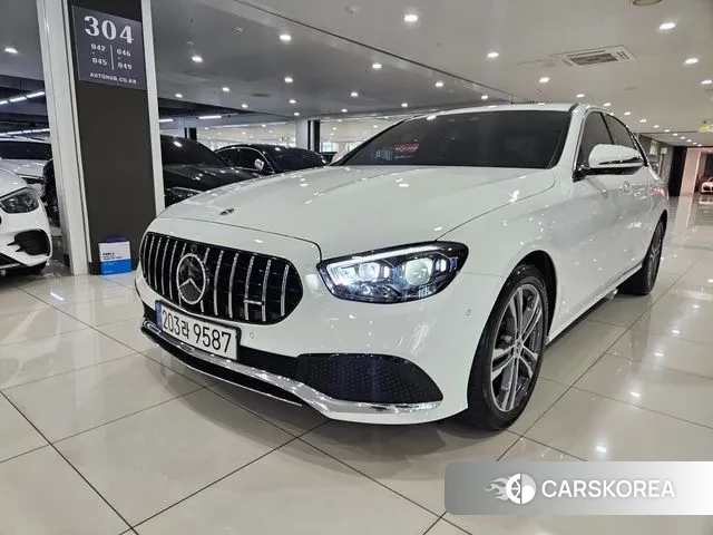 Mercedes-Benz E-Class W213 2022 Белый из Кореи