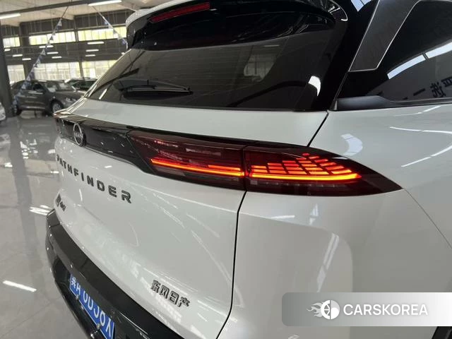 Nissan Exploring the land 2024 Белый из Китая