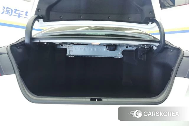 Toyota Camry 2023 Белый из Китая