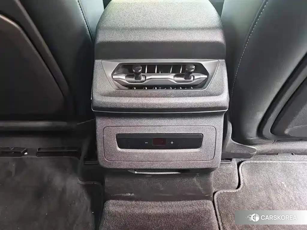 Audi Q6L 2025 Белый из Китая
