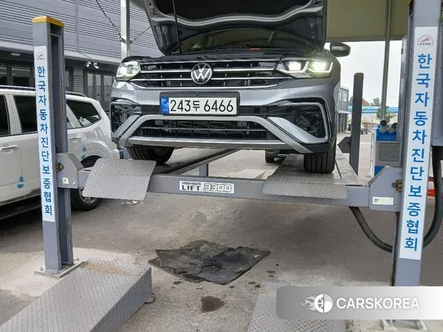 Volkswagen Tiguan Allspace 2023 Серый из Кореи