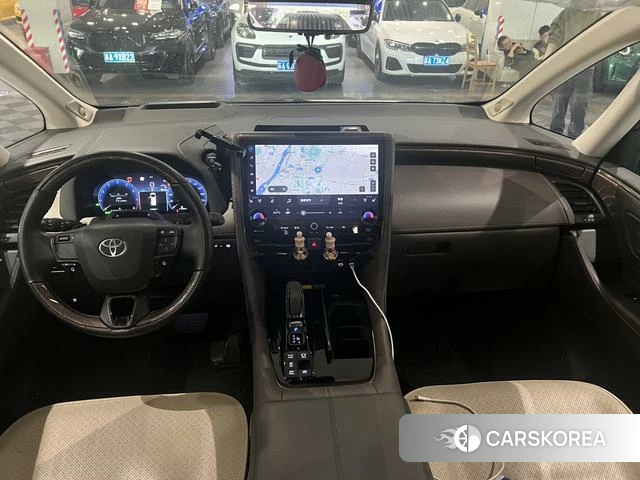 Toyota Elfa 2025 Белый из Китая