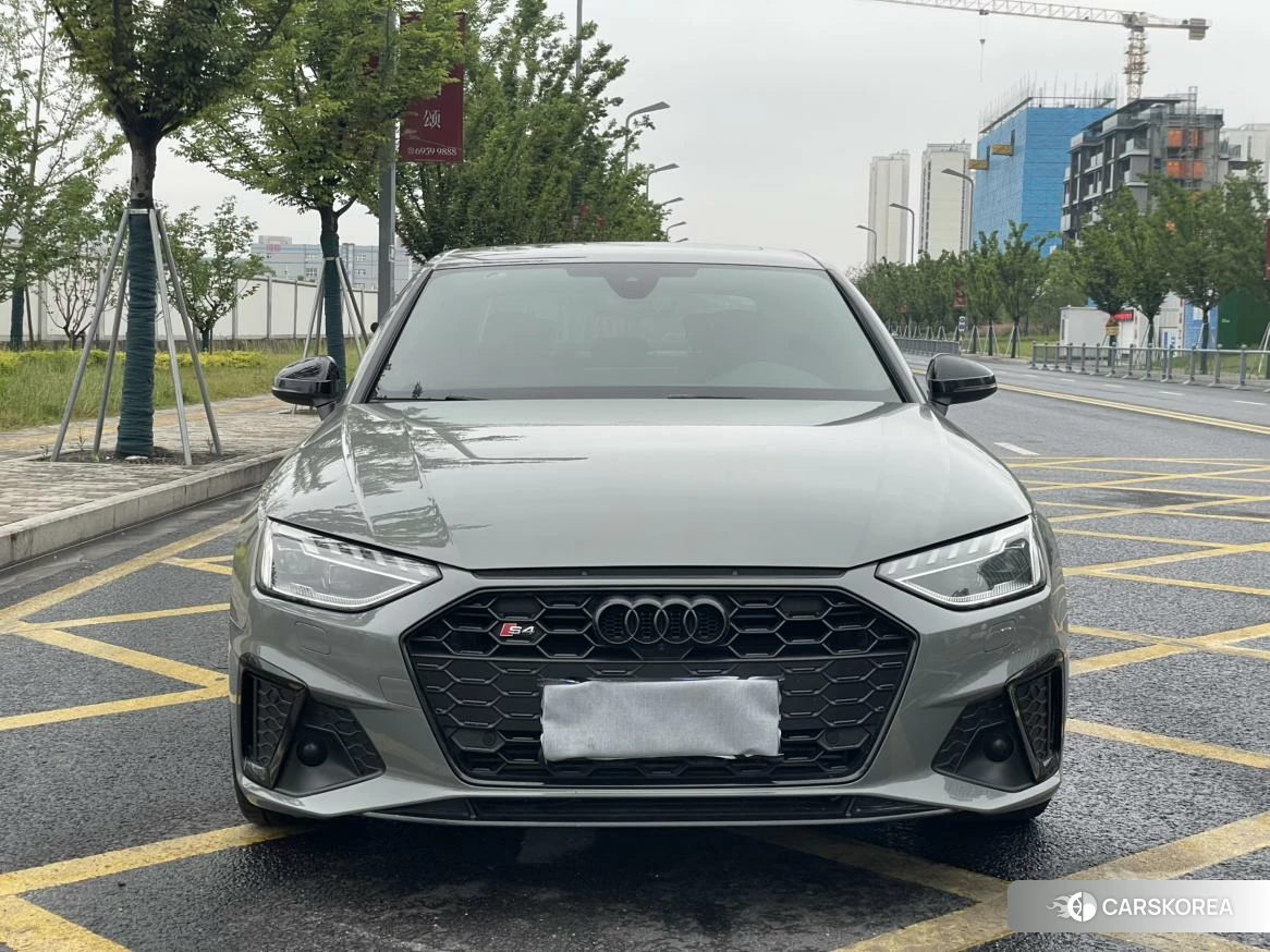 Audi S4 2020 Темно-серый из Китая